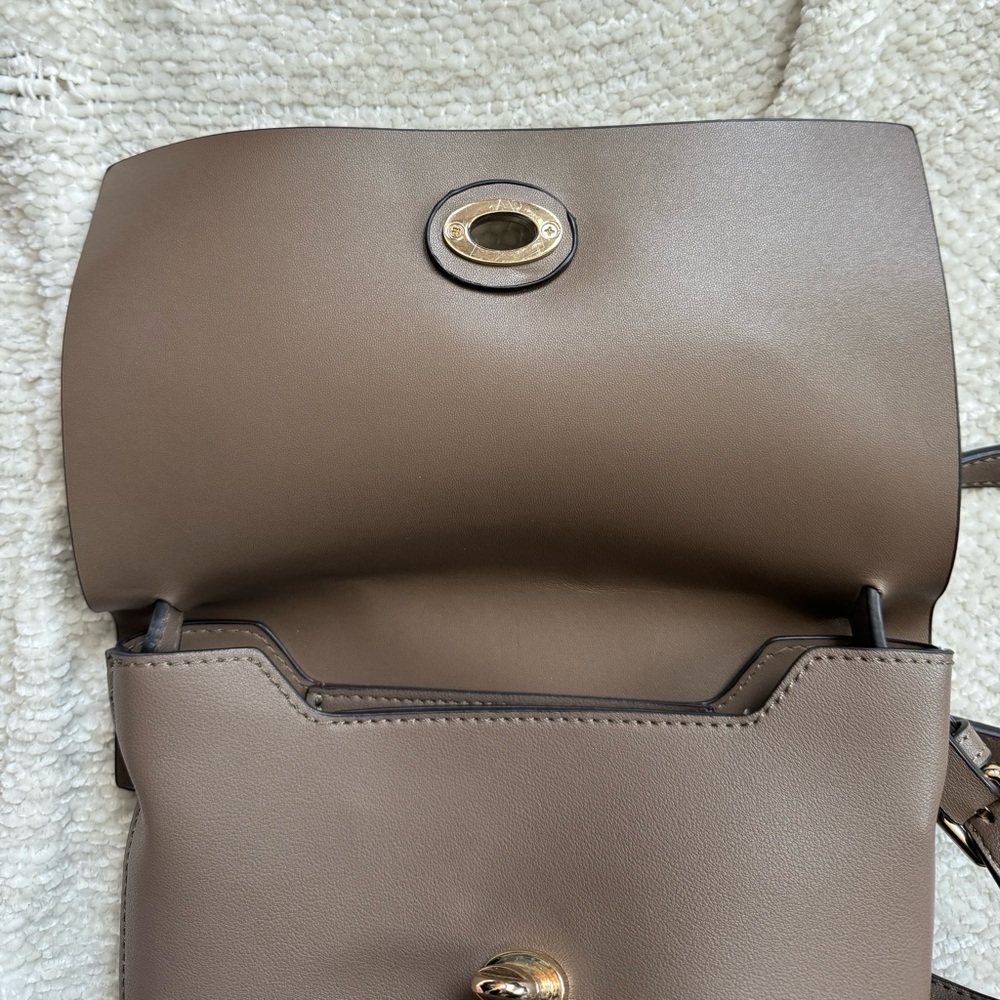 vegan leather crossbody. - Picture 6 of 9